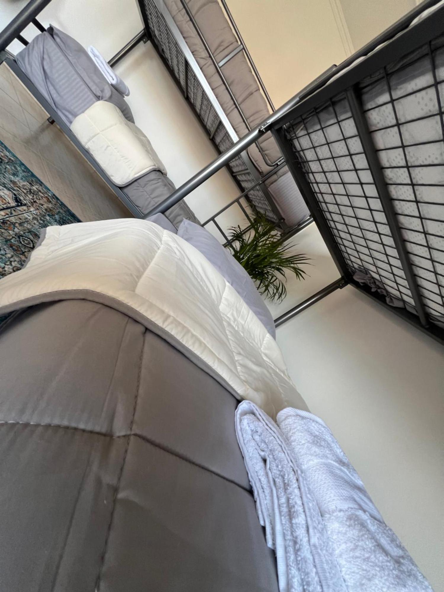 Hostel By Fenix تيرانا المظهر الخارجي الصورة